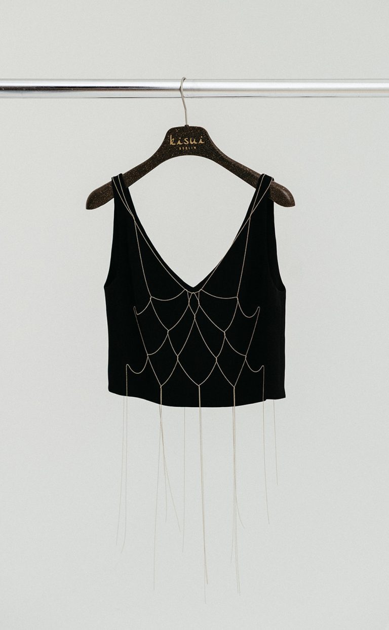 Ama Chain Top Black