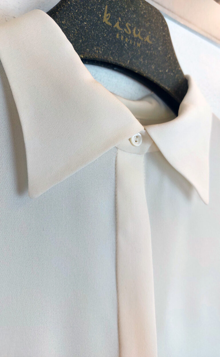 Bluse mit Herzdetails