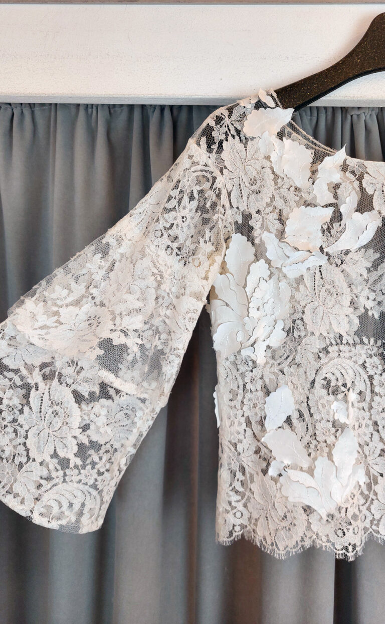 Spitzentop mit Applikation