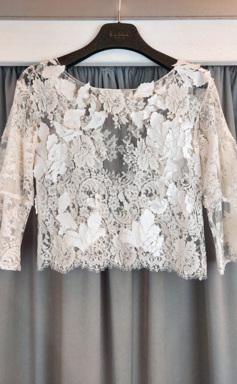 Spitzentop mit Applikation