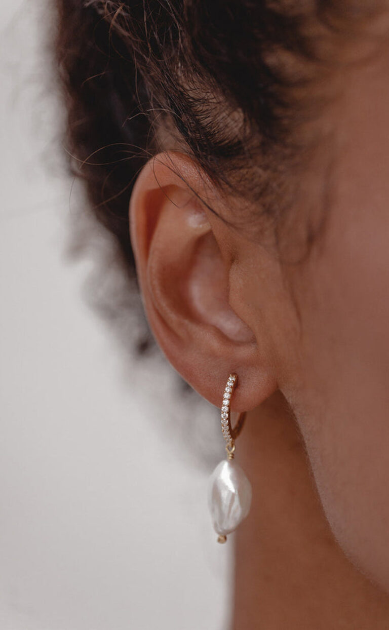 Drew Fresh – Ohrringe mit Baroque-Perlen