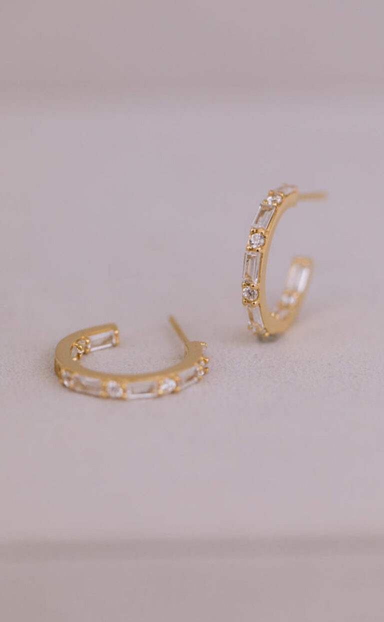 Artist – Moderne Creolen mit Kristallen – in zwei Größen