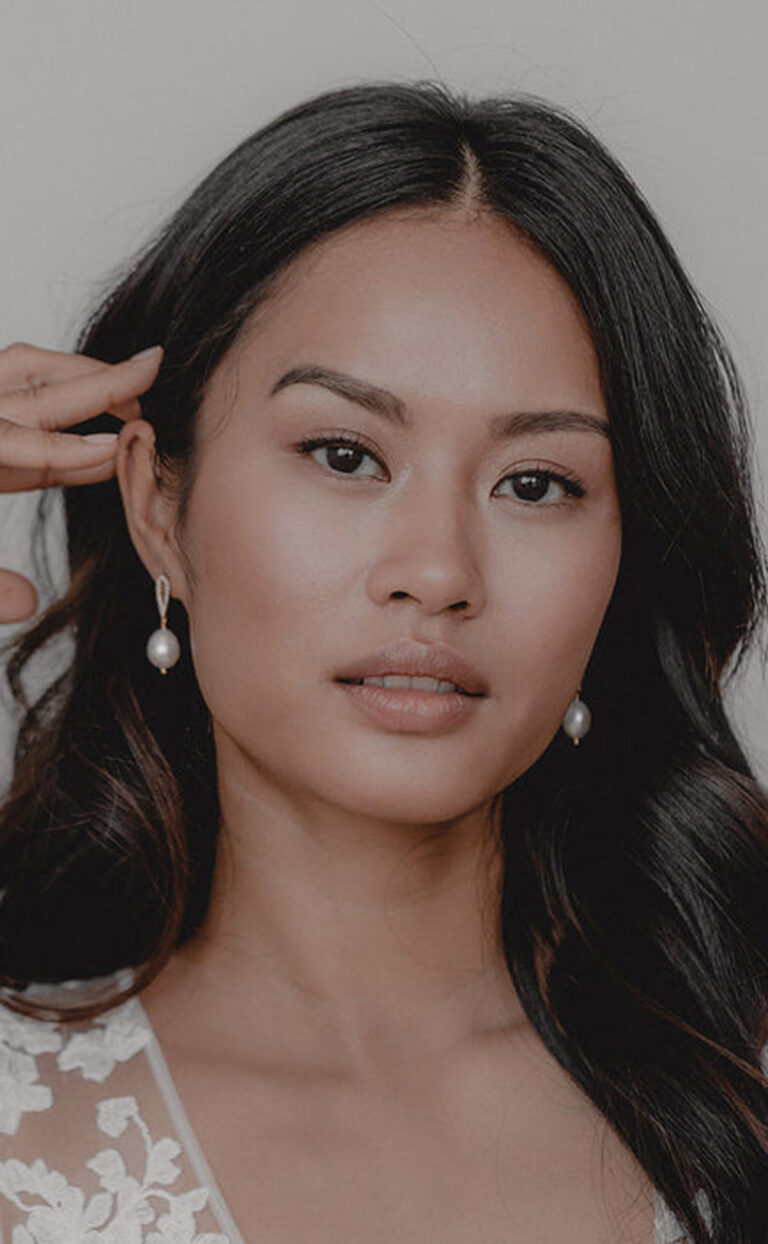 Isabel – Perlenohrringe mit Kristallstecker