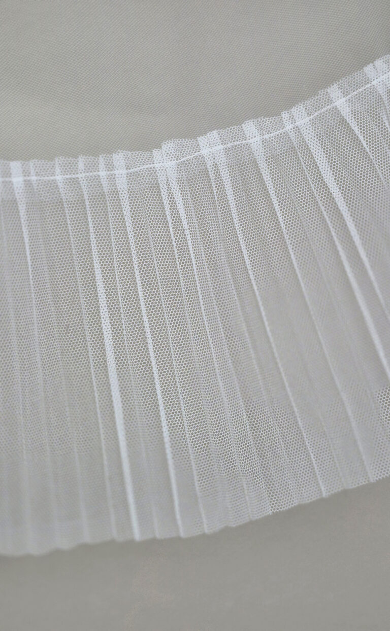 Kurzer Schleier „Haiba“ mit plissierter Tüllborte – modern & verspielt