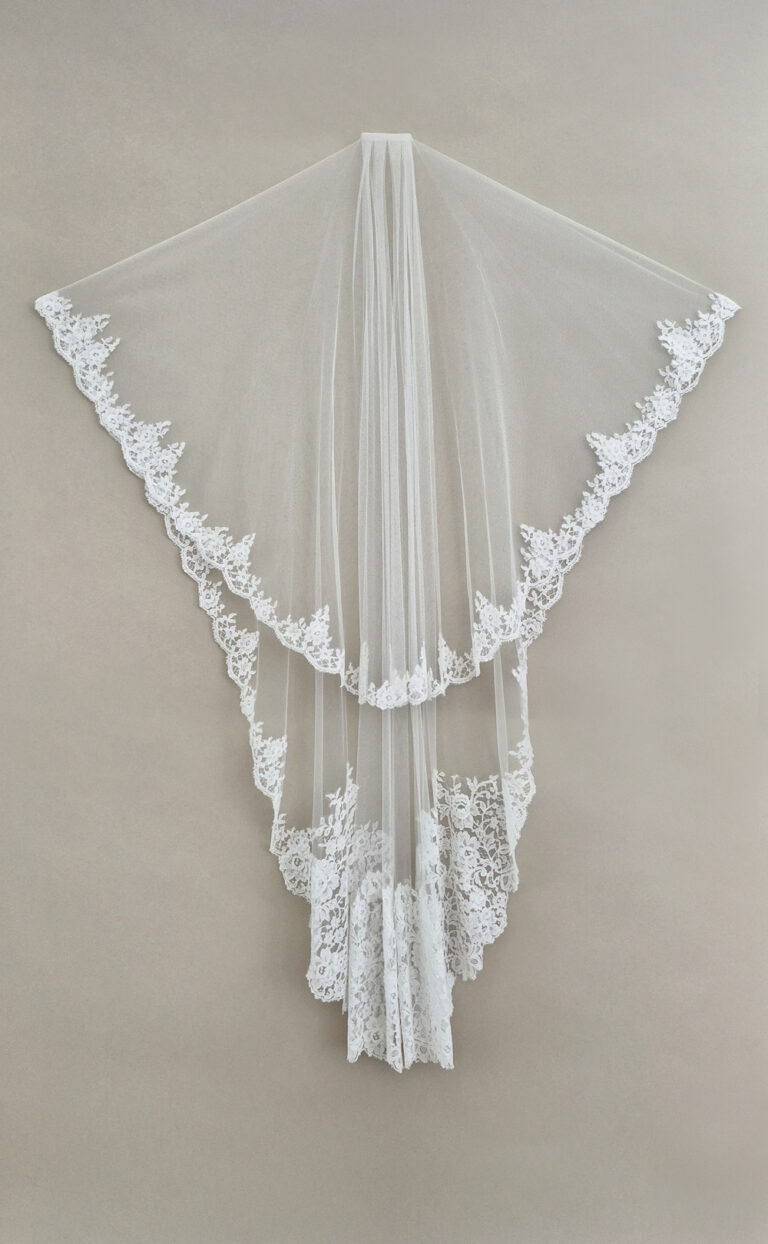 Kurzer Schleier mit schöner Spitzenborte – klassisch & romantisch