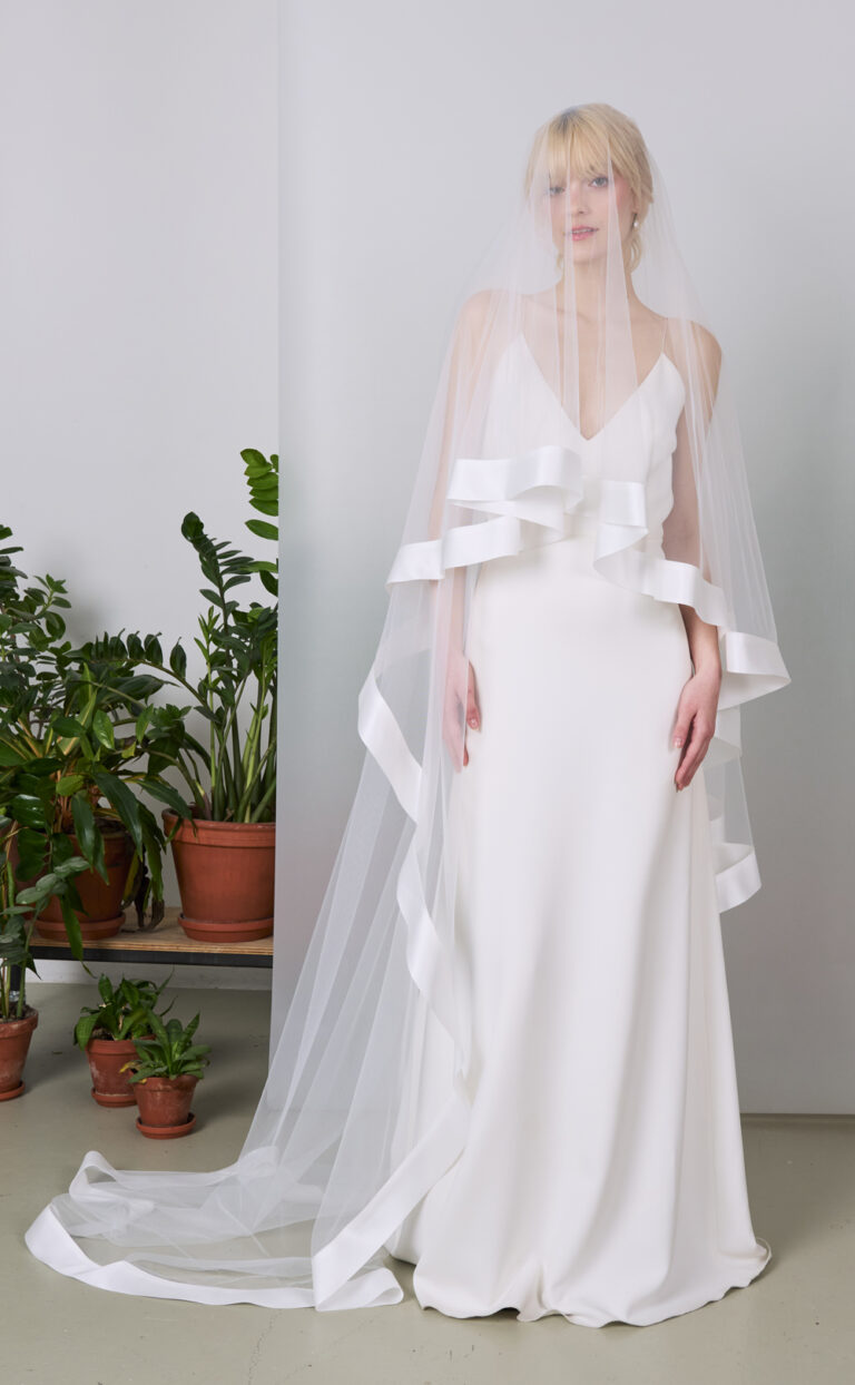 Langer Schleier „Ribbon-Veil“ mit breitem Satinband – modern & pur