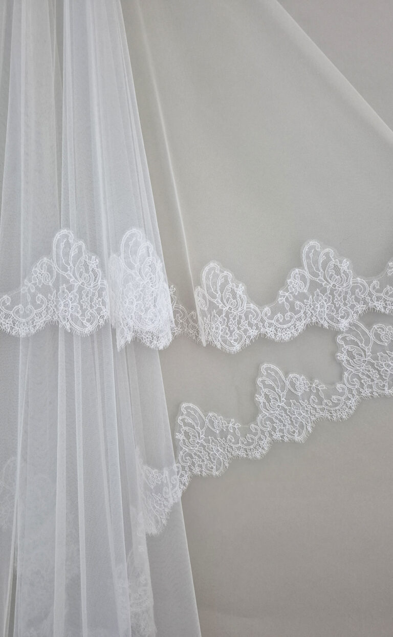 Langer Schleier „Audrey-Lace“ mit klassischer Spitzenborte