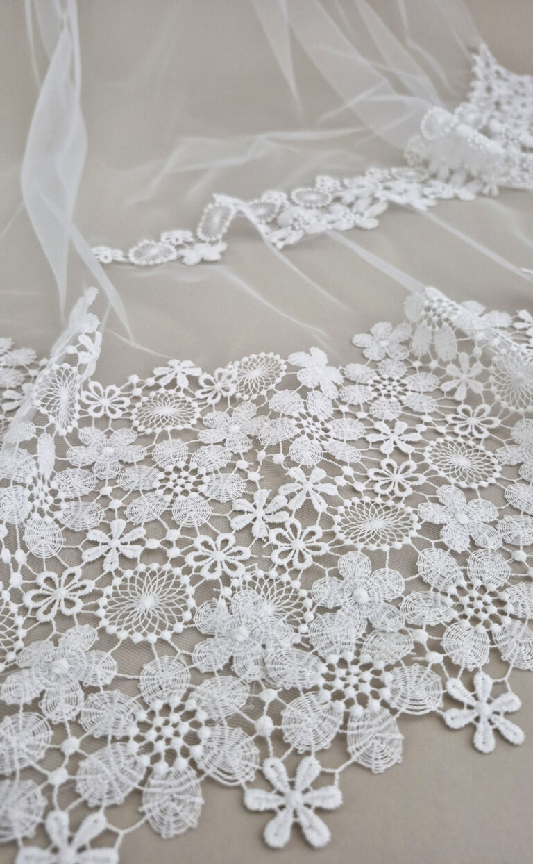 Langer Schleier „Esmi-Lace“ mit floraler Boho-Spitze