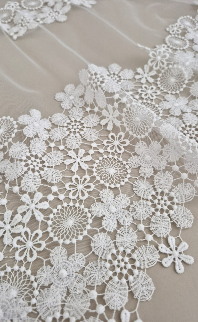 Langer Schleier „Esmi-Lace“ mit floraler Boho-Spitze