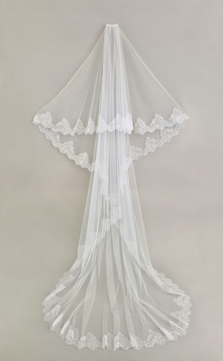 Langer Schleier „Audrey-Lace“ mit klassischer Spitzenborte