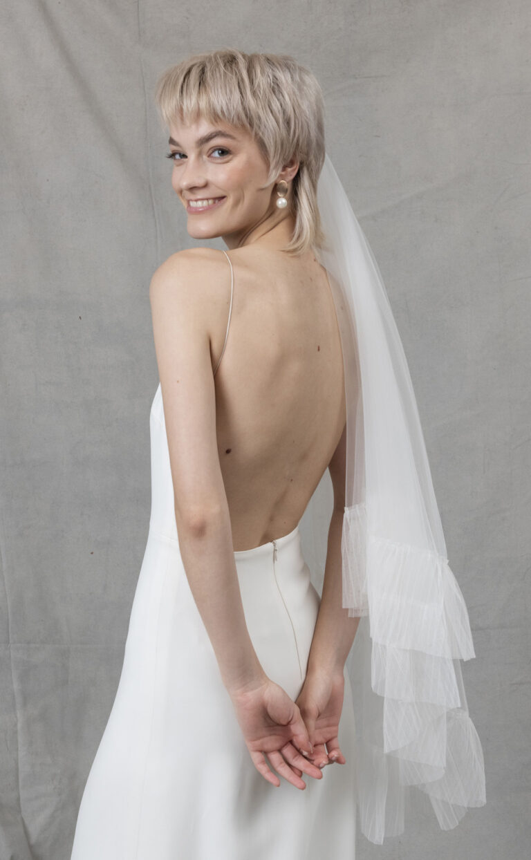 Kurzer Schleier „Haiba“ mit plissierter Tüllborte – modern & verspielt
