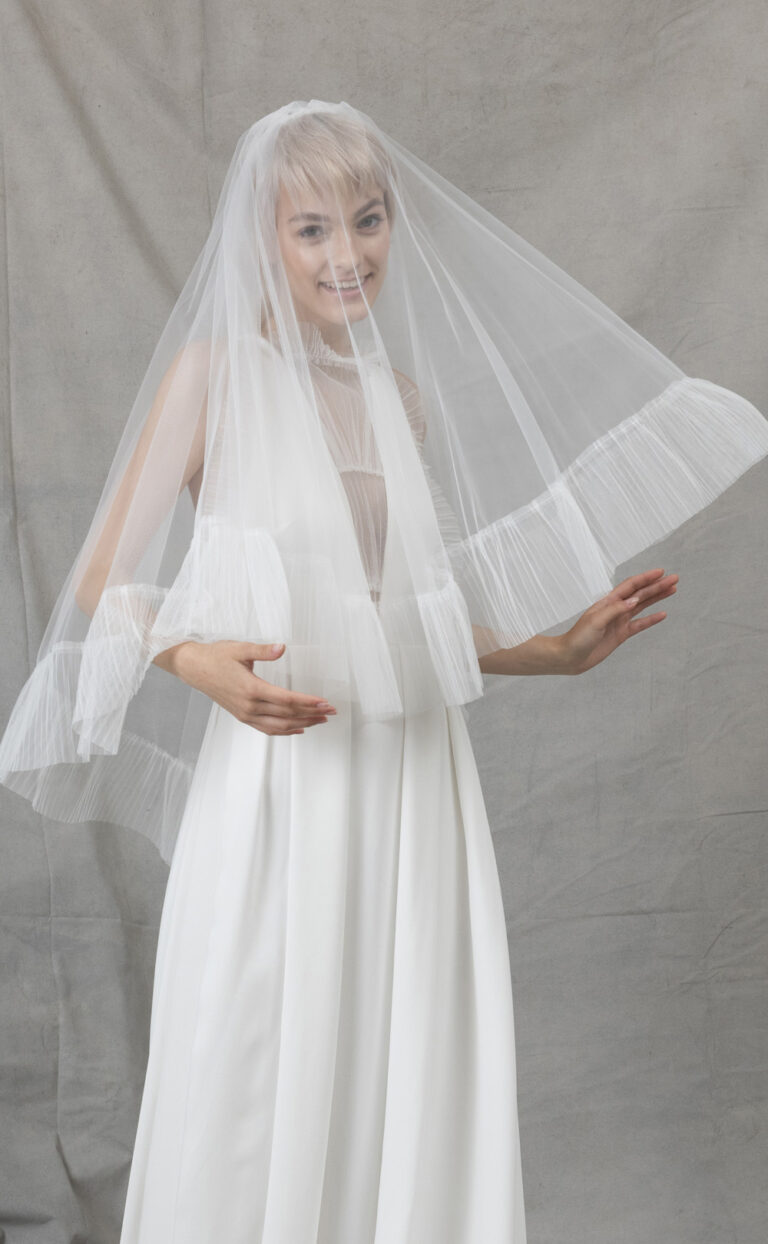 Kurzer Schleier „Haiba“ mit plissierter Tüllborte – modern & verspielt