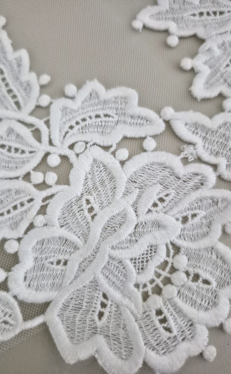 Langer Schleier mit floraler Boho-Spitze – ausdrucksstark & romantisch