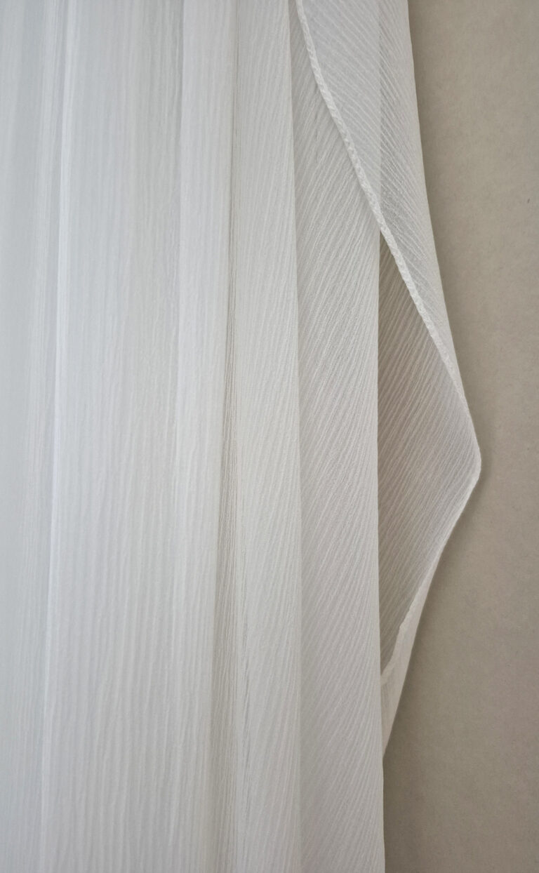 Langer Schleier aus Seidenchiffon – pur & luxuriös