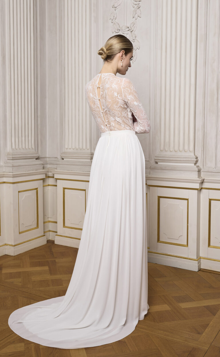 Zwei-Teiler: Modell Helira Body & Isis Skirt