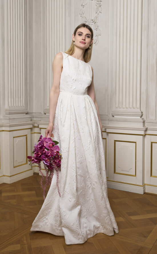 kisui Berlin Brautkleid Brautmode Hochzeitskleid elegant klassisch jacquard hochgeschlossen Bridal gown high neckline classy poetic elegant modern