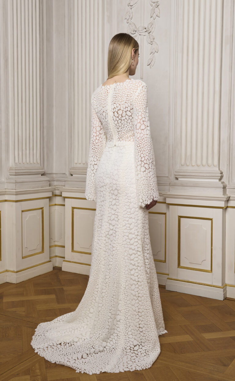 Zwei-Teiler: Modell Tansila Lace Jacket & Tansila Lace Skirt