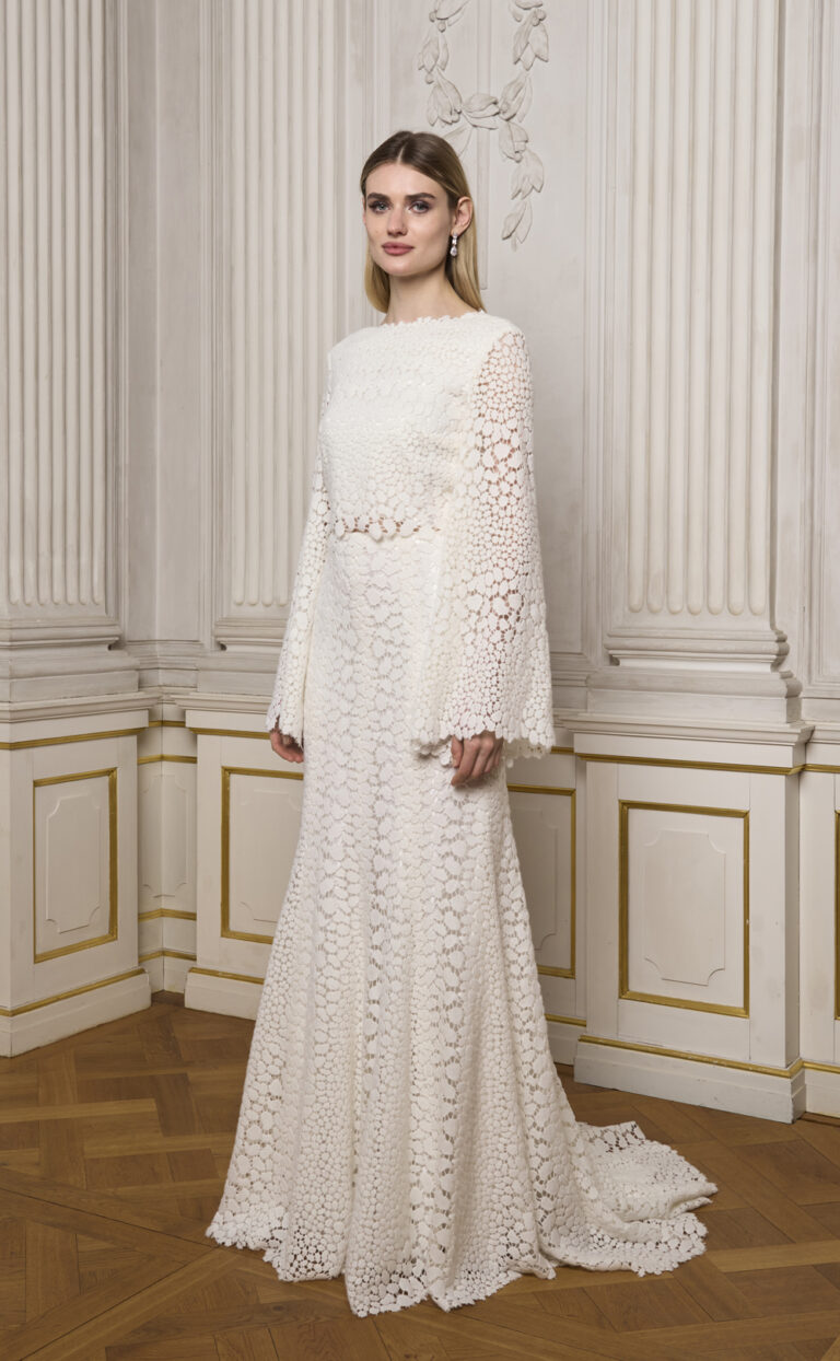 Zwei-Teiler: Modell Tansila Lace Jacket & Tansila Lace Skirt