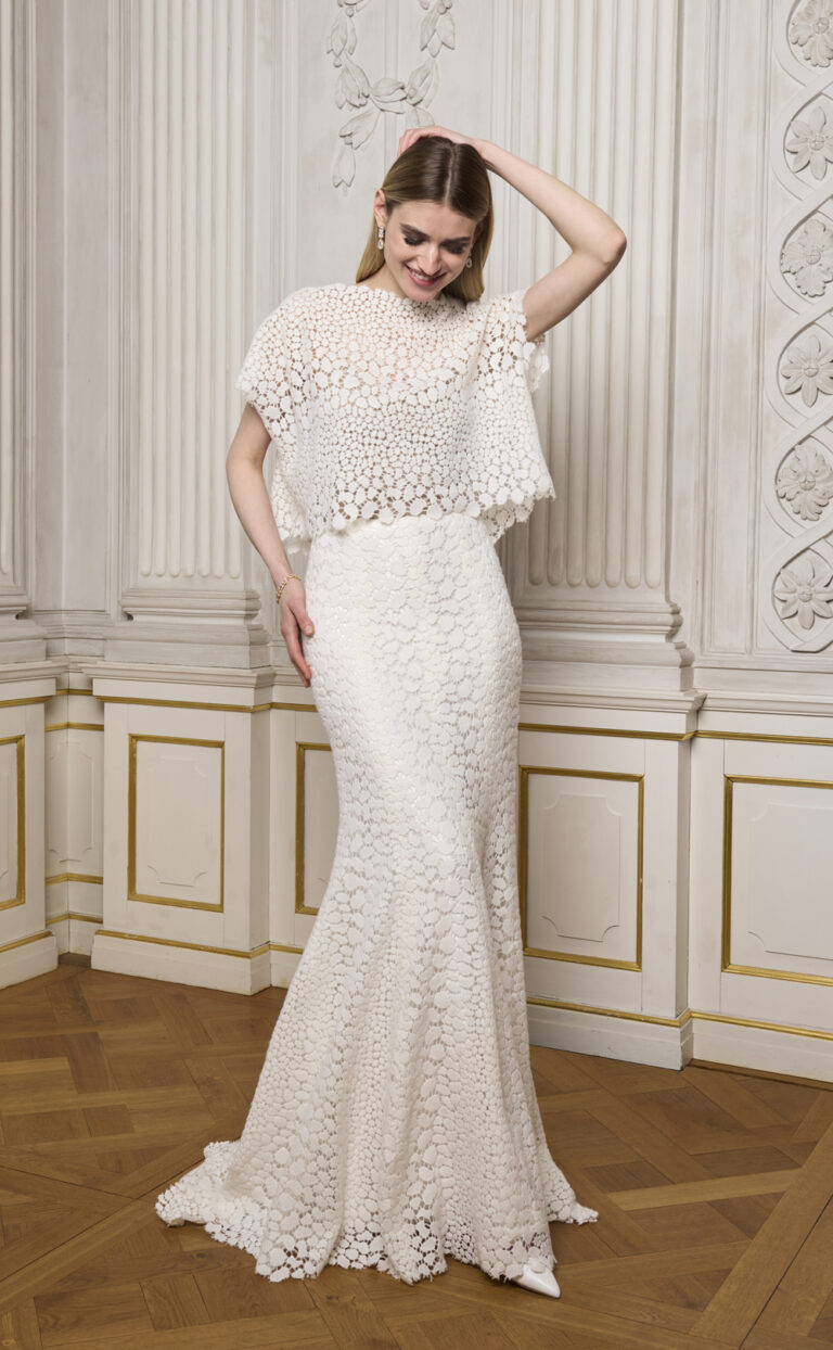 Zwei-Teiler: Modell Tansila Lace Top & Tansila Lace Skirt