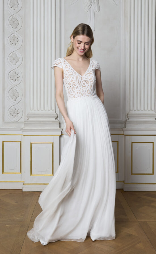 kisui Berlin Brautmode Hochzeitskleid fließend Spitze Ärmel romantisch leicht frisch Wedding Dress fluent lace light flowy romantic modern