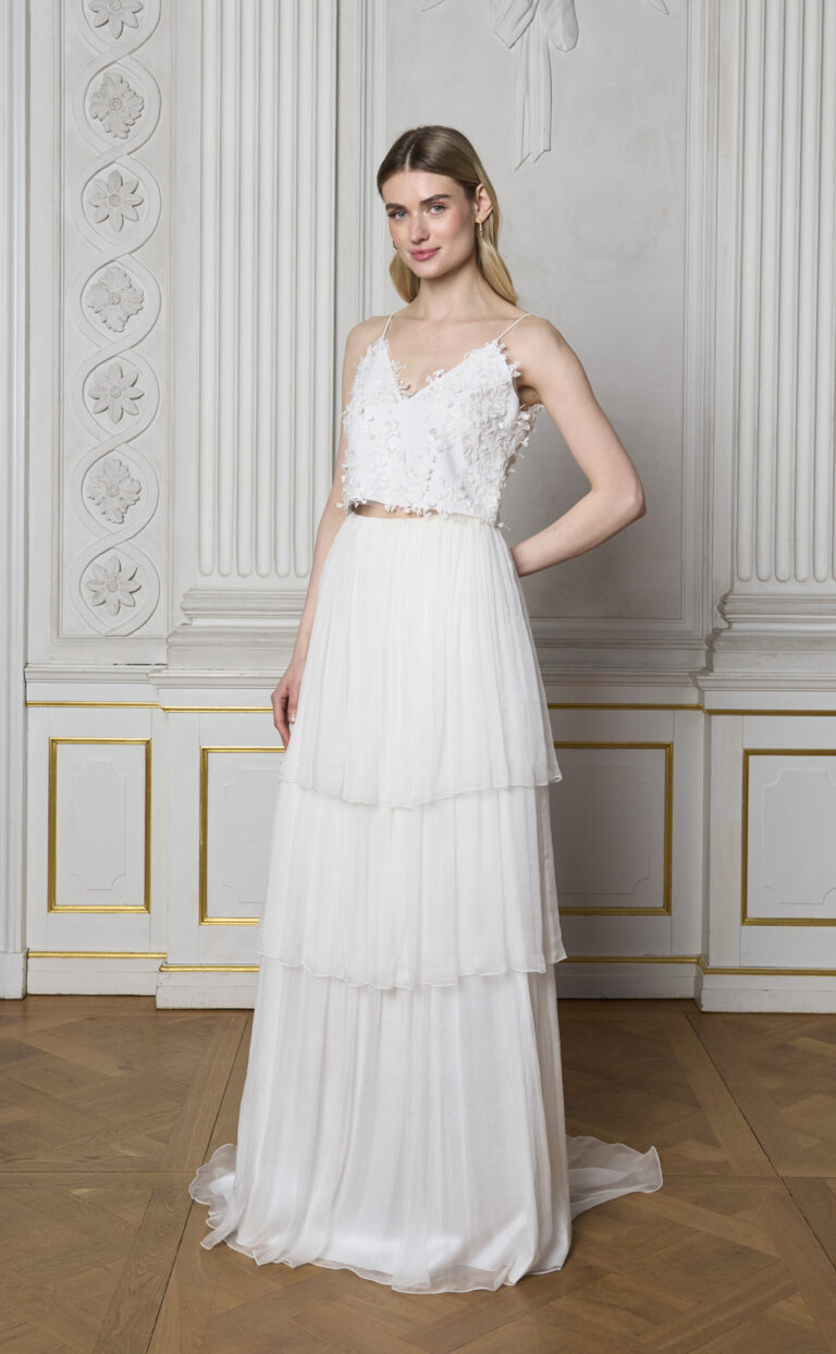 Zwei-Teiler: Modell Maellis Top & Aveny Skirt