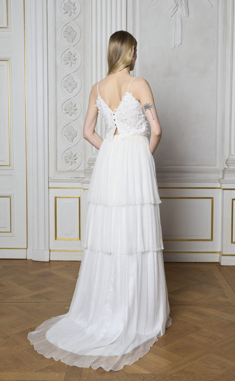 Zwei-Teiler: Modell Maellis Top & Aveny Skirt