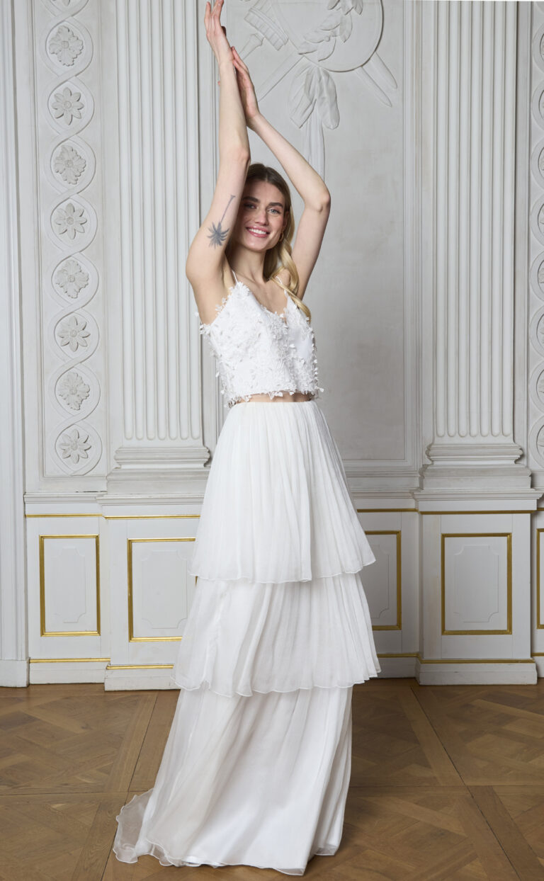 Zwei-Teiler: Modell Maellis Top & Aveny Skirt