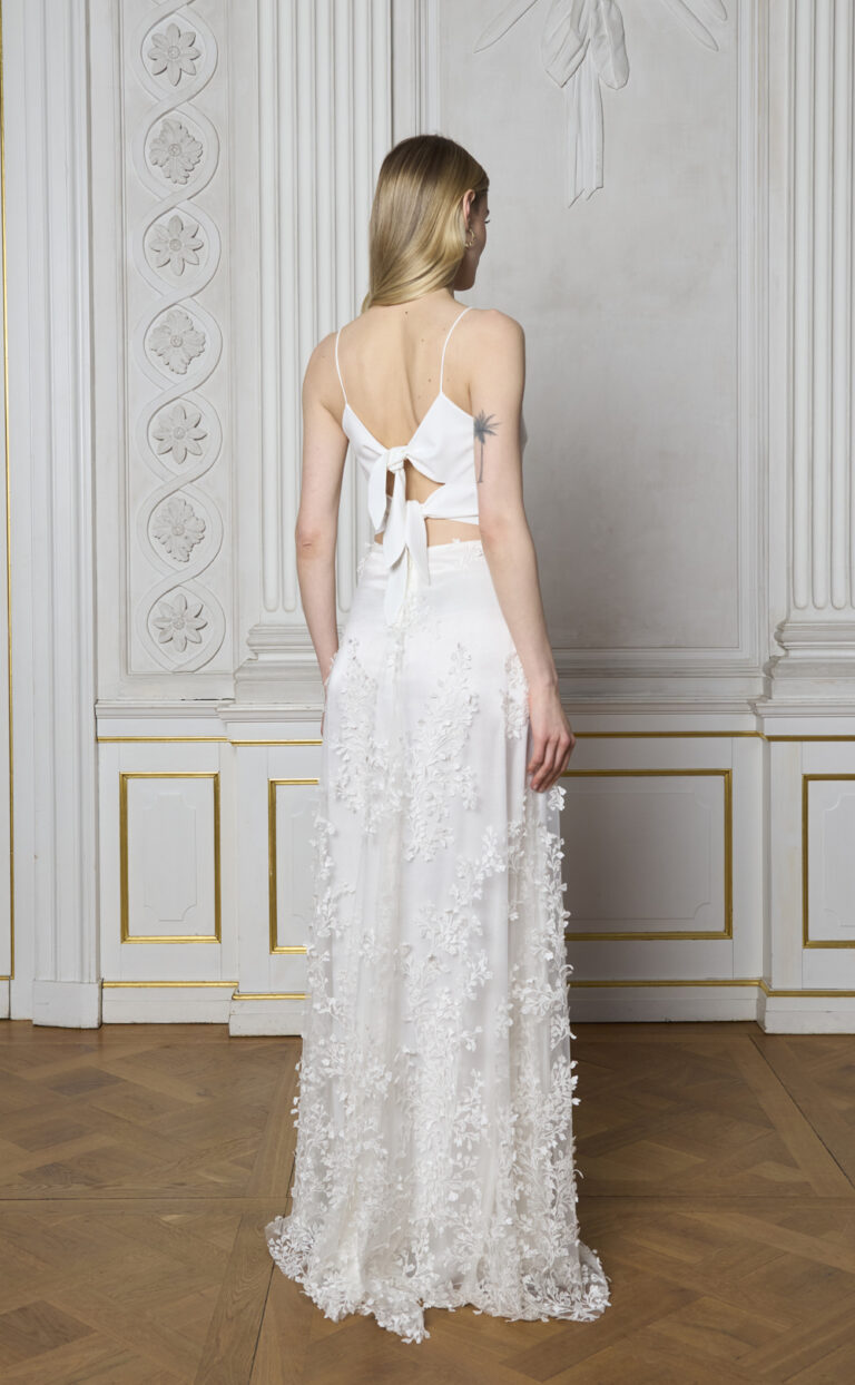 Zwei-Teiler: Modell Marieme Bow Top & Maellis Skirt