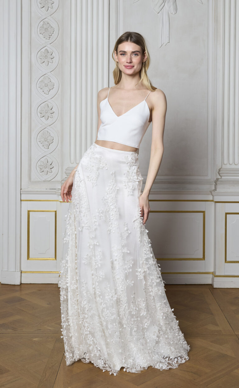 Zwei-Teiler: Modell Marieme Bow Top & Maellis Skirt