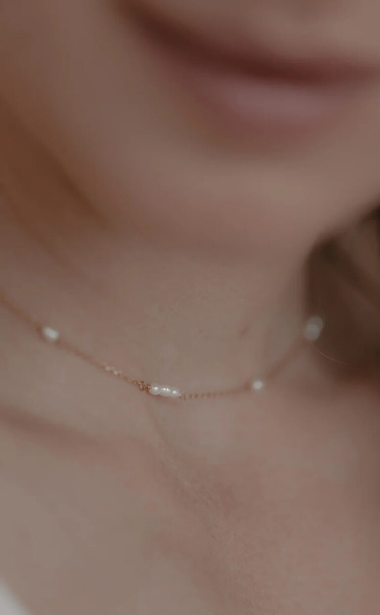 Celine – Halskette mit kleinen Perlen